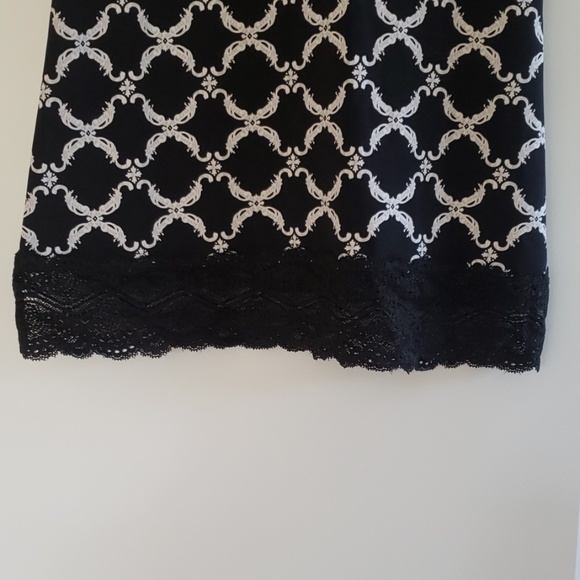 White House Black Market Tank - Picture 3 of 4